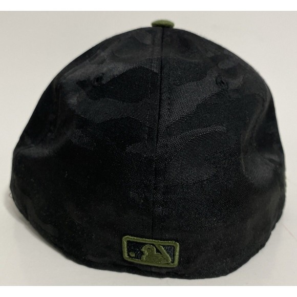 Cleveland Indians 7 3/8 New Era Exclusive Fitted Hat Cap Green Black Camo - Picture 5 of 12